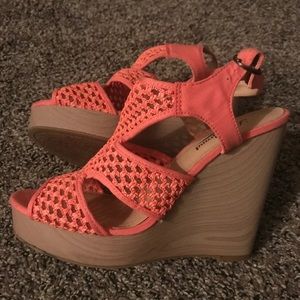 Women’s Lucky Brand Coral wedges size 7